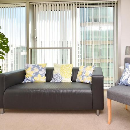 Milton Keynes Hub - Prime Location, Free Underground Parking Apartment Luaran gambar