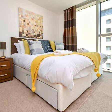 Milton Keynes Hub - Prime Location, Free Underground Parking Apartment Luaran gambar