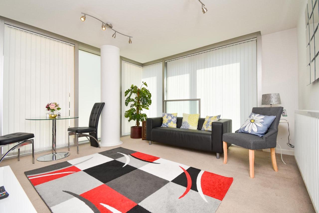 Milton Keynes Hub - Prime Location, Free Underground Parking Apartment Luaran gambar