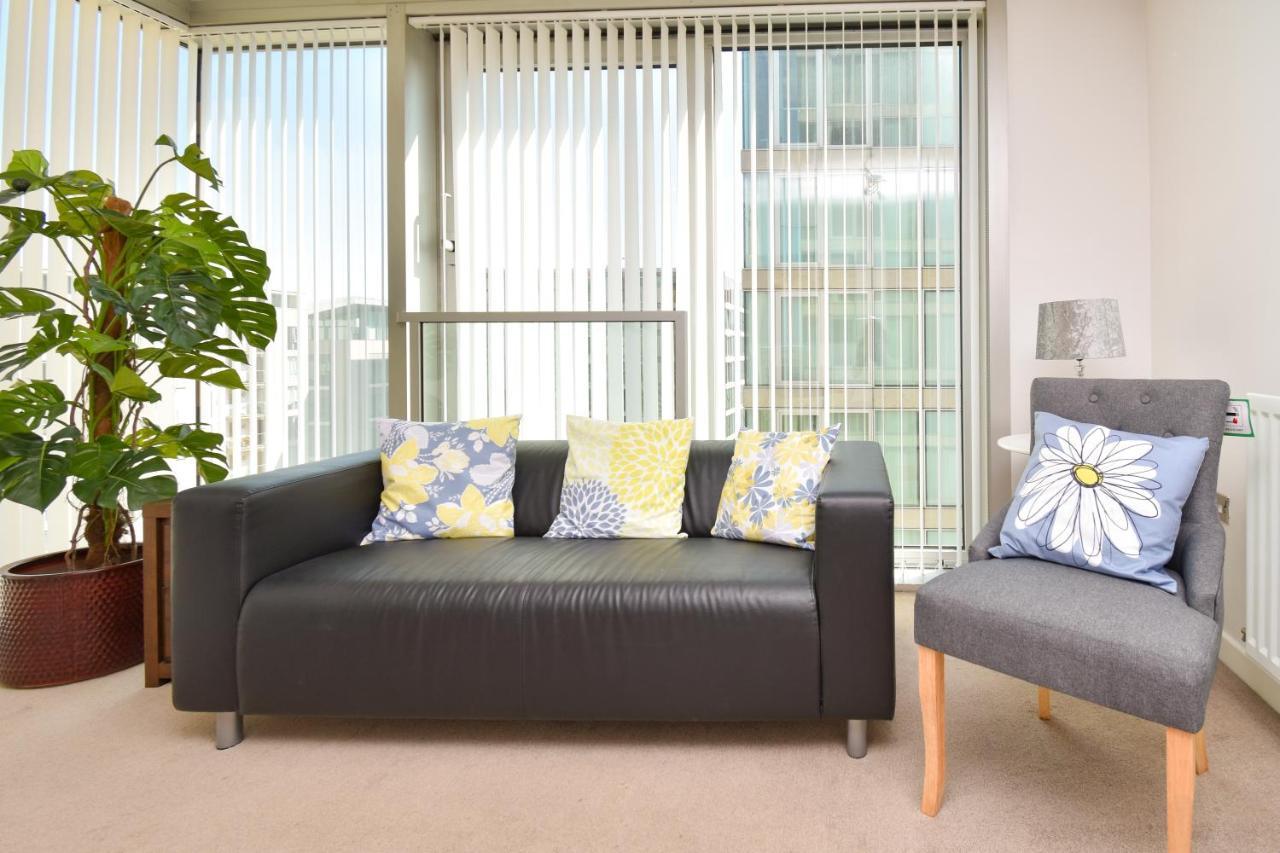 Milton Keynes Hub - Prime Location, Free Underground Parking Apartment Luaran gambar