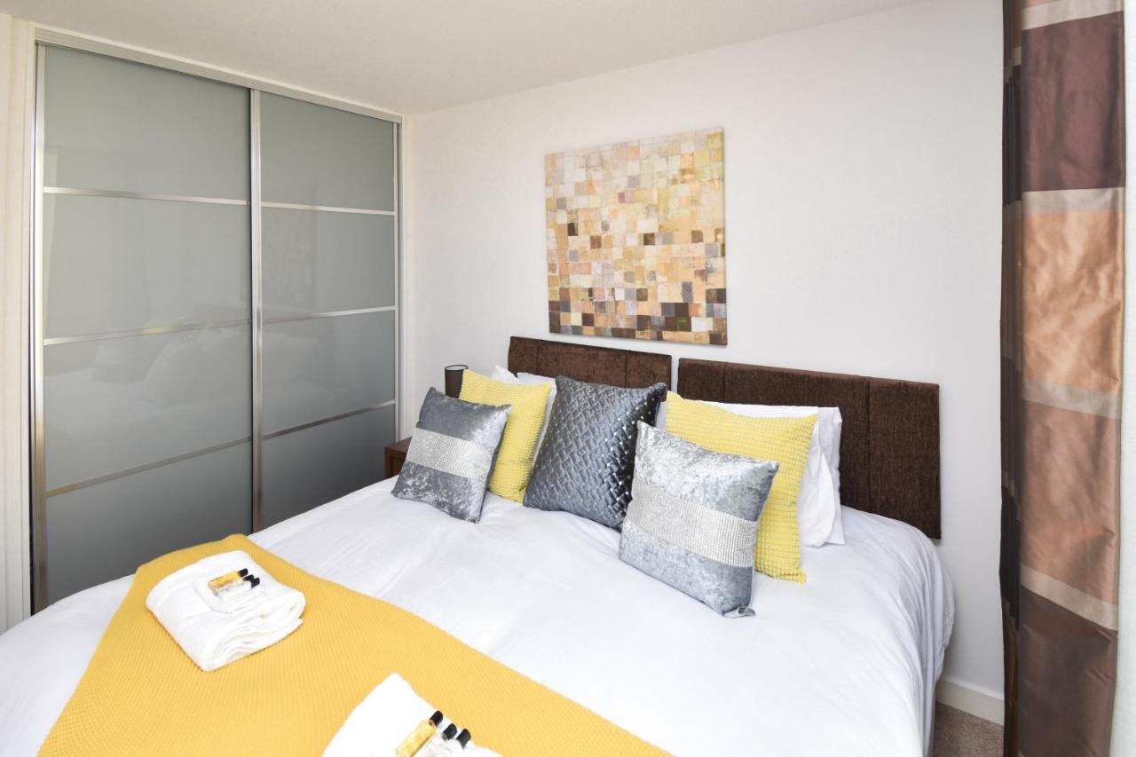 Milton Keynes Hub - Prime Location, Free Underground Parking Apartment Luaran gambar