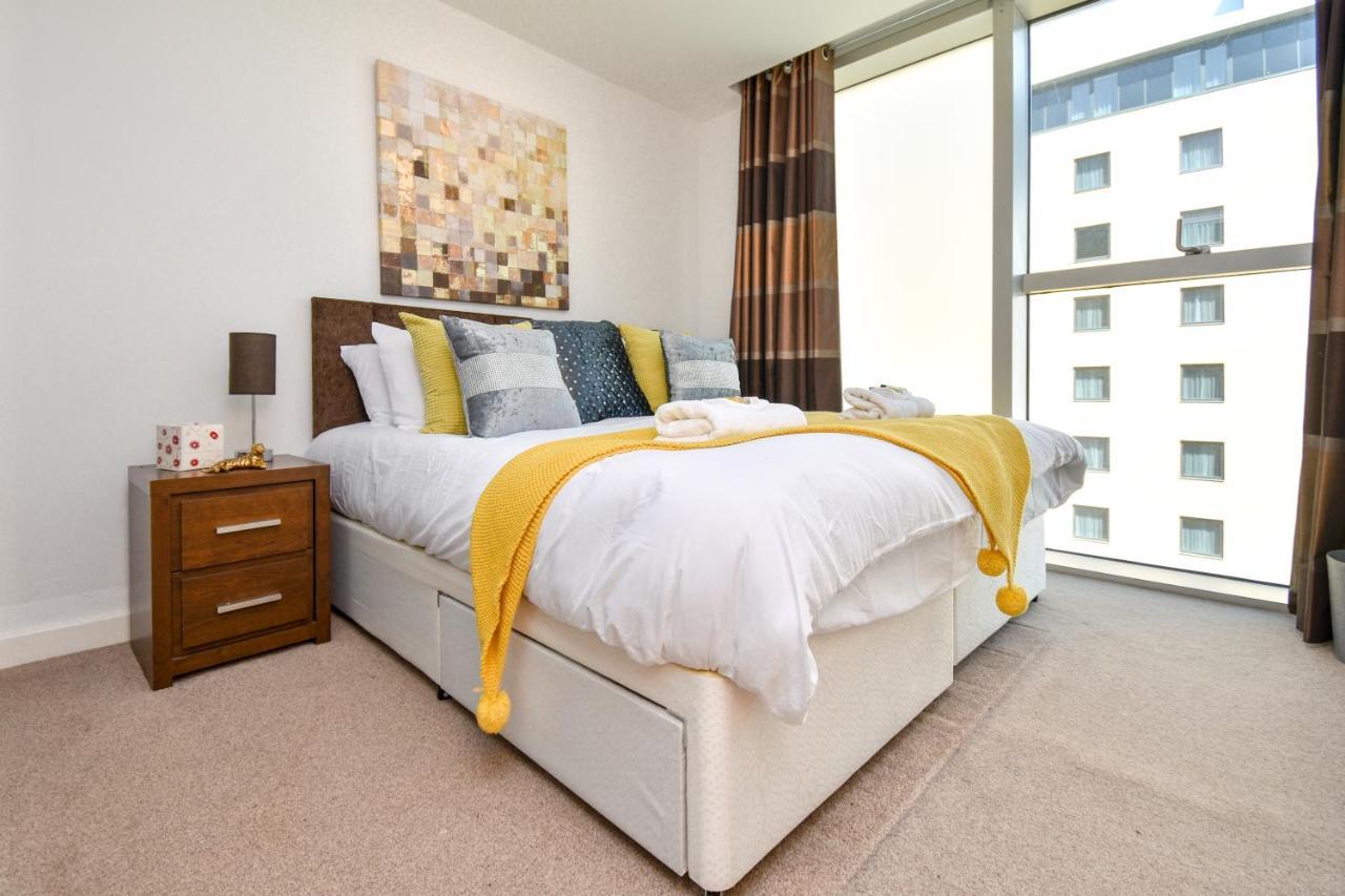 Milton Keynes Hub - Prime Location, Free Underground Parking Apartment Luaran gambar