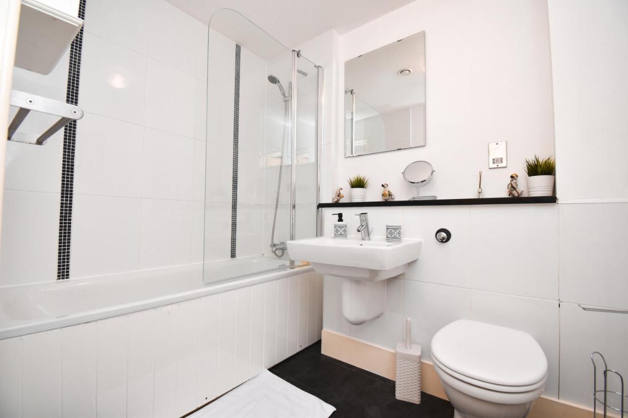 Milton Keynes Hub - Prime Location, Free Underground Parking Apartment Luaran gambar